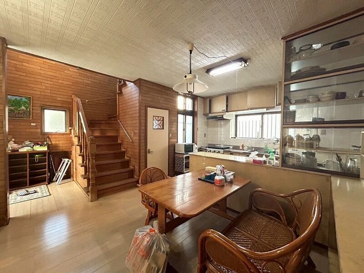 家族の声が広がるリビング