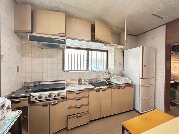 スッキリとした壁付けキッチンで、お部屋を広く使えます!