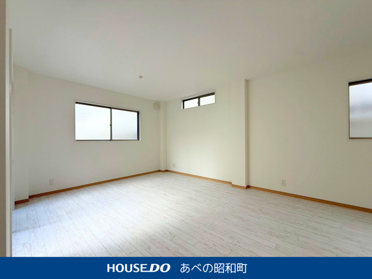 開放感と快適さを感じられる居心地の良いリビングです。
家族で過ごす時間がもっと楽しくなる、
そんな空間に仕上がっています。