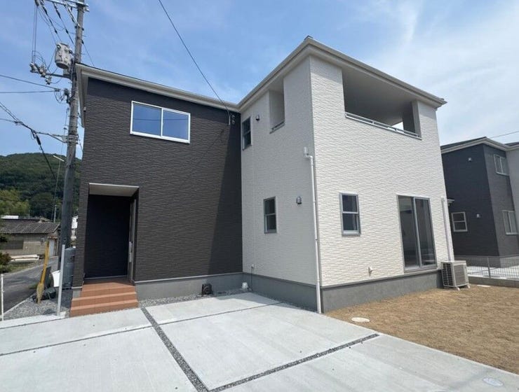 【外観】
◆庭瀬駅まで車5分!
◆駐車スペース3台分以上あり♪
◆岡山市街地へもアクセス良好な好立地です☆
※完成イメージ