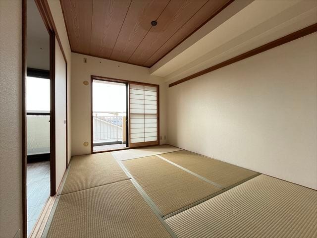 6畳和室:2部屋と繋がる和室です。障子はやさしい光でお部屋を包み込んでくれます。
(2025年11月17日撮影)