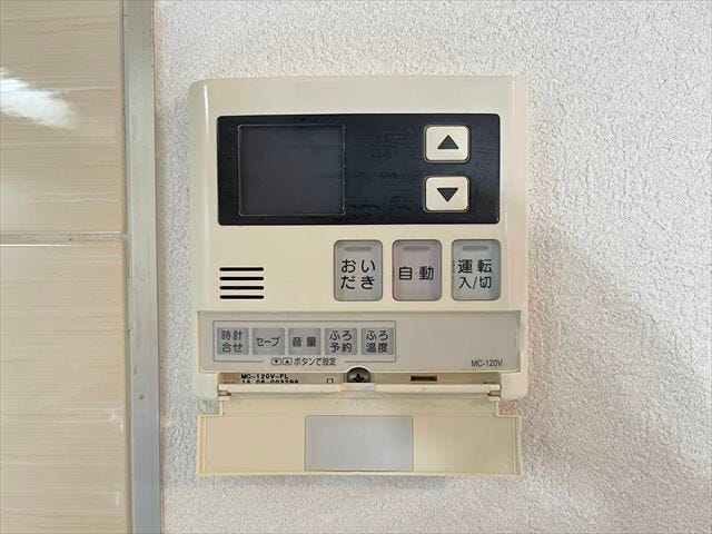 ◆給湯パネル◆キッチンからお風呂の予約や追い炊き等出来ます。わざわざ浴室まで行かなくて良いので助かります♪