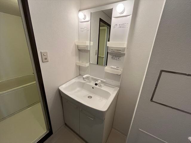 ◆シャンプドレッサー◆洗髪や手洗い洗濯に加え、洗面台のお掃除もしやすくとても便利です♪