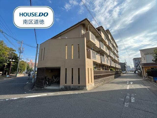 スーパー・ドラッグストア・病院など徒歩10分圏内に揃う生活に便利な住環境です。