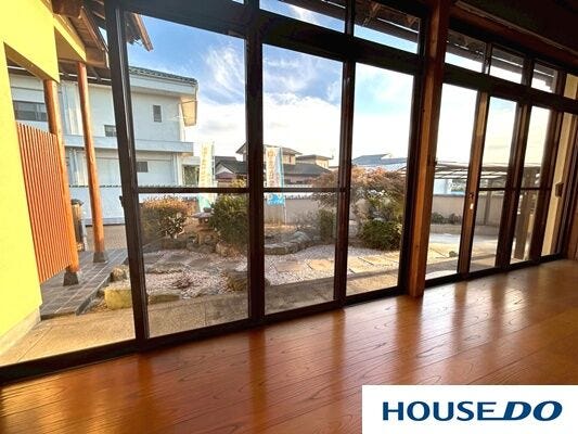 縁側からお庭の鑑賞もできます