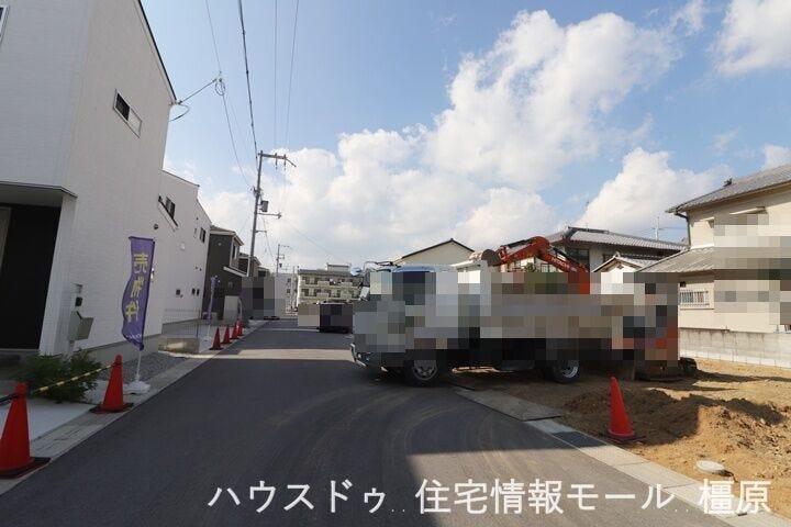 周辺は交通量が少なく、小さなお子様がいらしても安心。とっても静かな環境です。(2025年11月17日撮影)