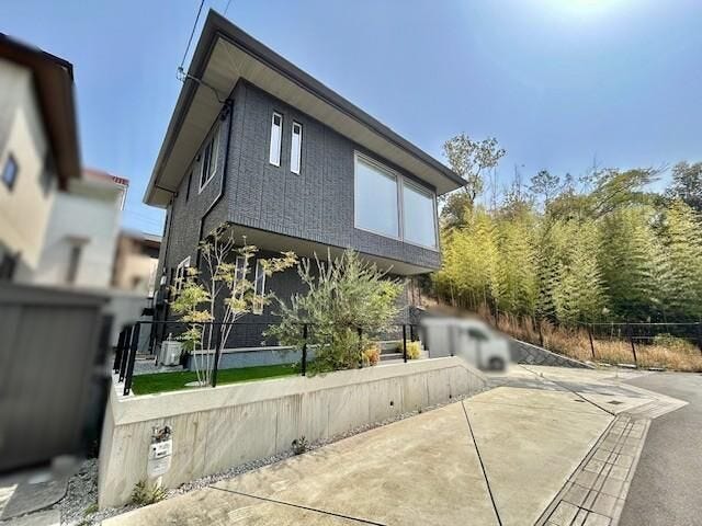 行き止まりになっており、車の通行がありません