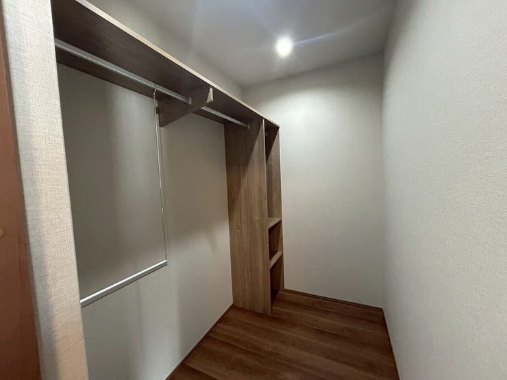 主寝室に隣接したWIC。