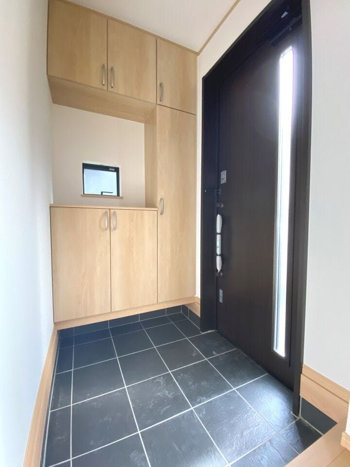 シューズボックスを設置した玄関。整頓された空間でお出迎えが可能です。