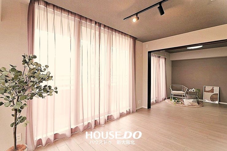 ■リビングに面したお部屋は、ご家族のライフスタイルに合わせて広々としたリビングとして使用したり、個室として利用するなど、使い分けることができます!