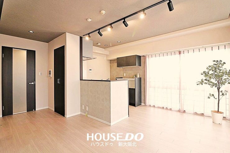 ■対面キッチンのため、キッチンからリビング全体を見渡せます!
■家事をしながらお子さまの様子を見守ったり、テレビを見たりすることもできますよ!