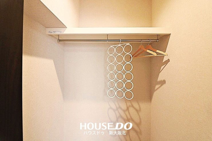 ■ウォークインクローゼットが2か所ございます!
■オールシーズンの衣服が一か所に収納できるため、衣替えの必要がありません!
■季節家電などの大きなものもスッキリ収納できますよ!