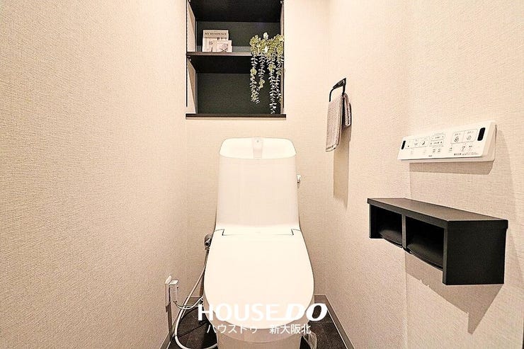 ■年中いつでも快適にご使用いただける温水便座付きトイレ!
■壁掛けリモコンがついているので操作もスムーズです!