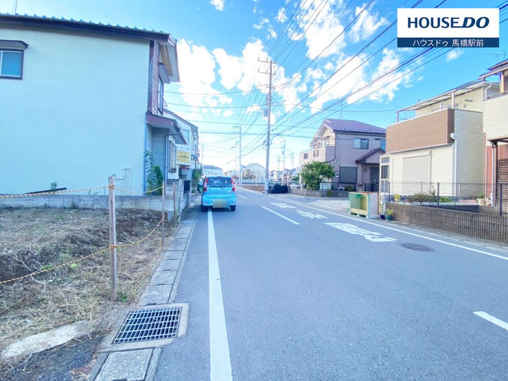 前面道路は幅員8mでゆったりしています