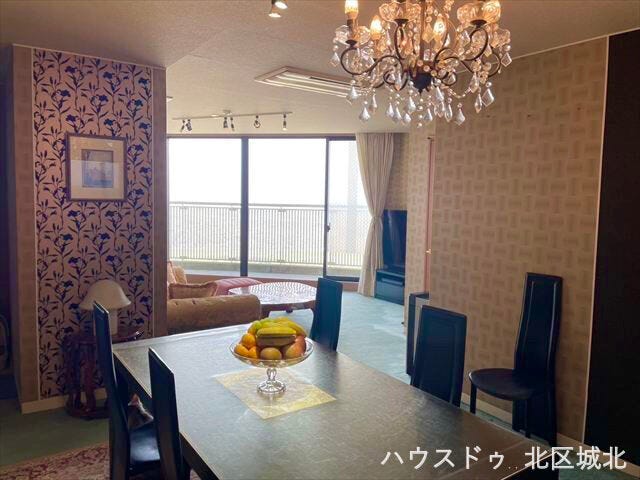 イメージ画像(実際の写真をもとに家具等をCGで除去したものになります)
落ち着きある色調と奥行きのある広々空間。間仕切りの少ない設計で自由な家具レイアウトが楽しめます。