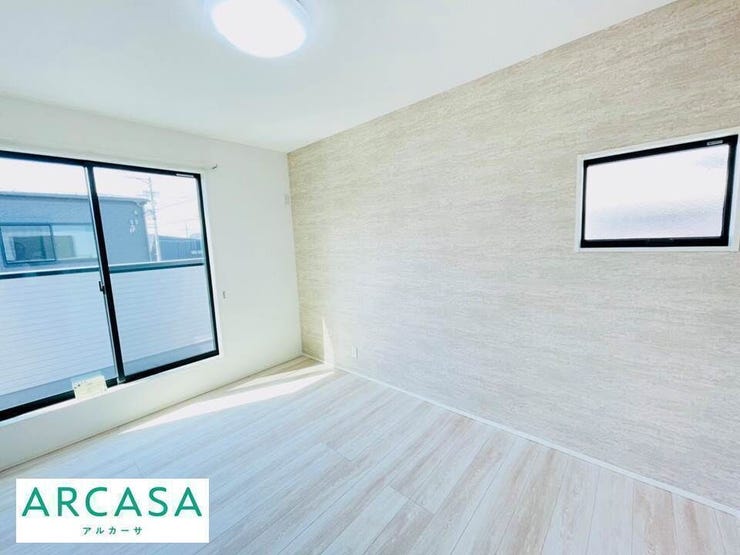 *施工事例*
アクセントクロスがかわいい洋室です。全居室収納付き!!