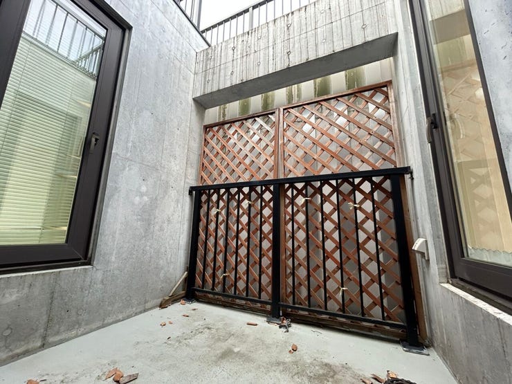 建物中央に配置された中庭は、光と風を室内にたっぷり取り込み、開放感あふれる空間を演出します!