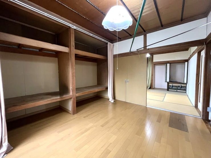 1F洋室6畳 大きな収納があります。