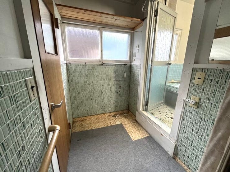 窓は北向きになります。