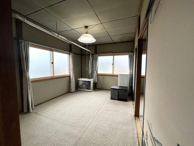 2F和室6畳 南向きと東向きの窓があり日当たり良好です