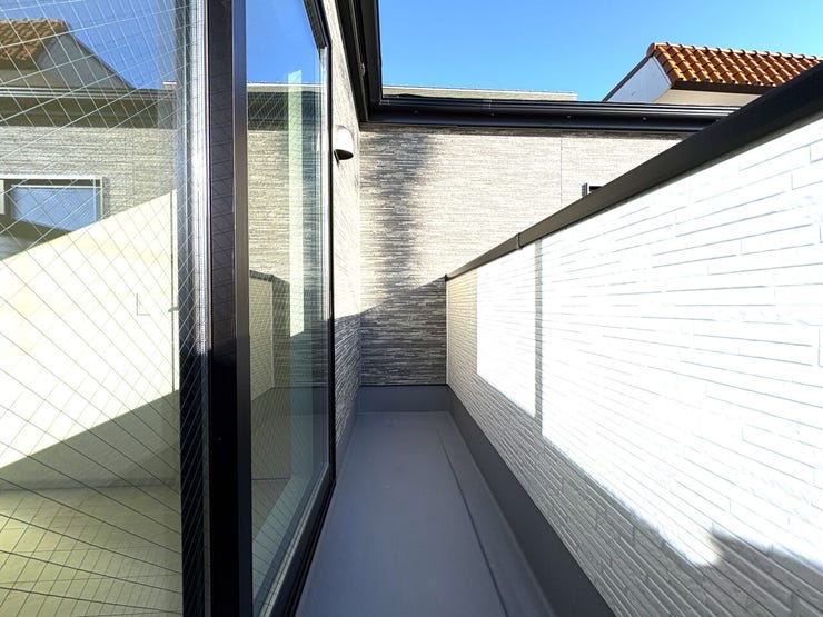 バルコニー 同仕様
南向きバルコニー♪
日当たり良好です♪