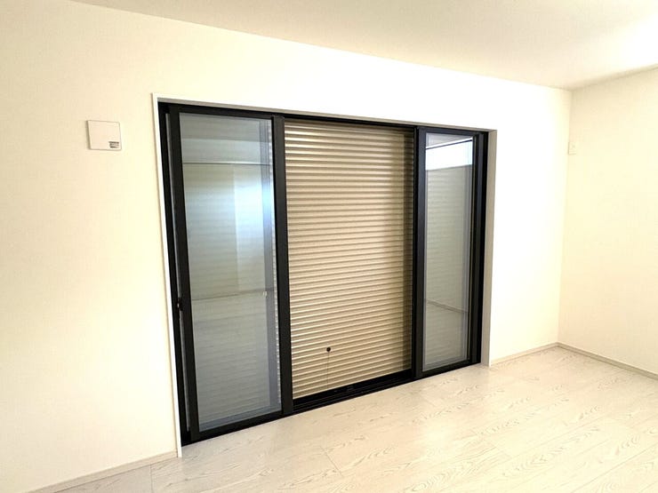 シャッター雨戸 同仕様
長期の旅行や台風などの災害に役立ちます!