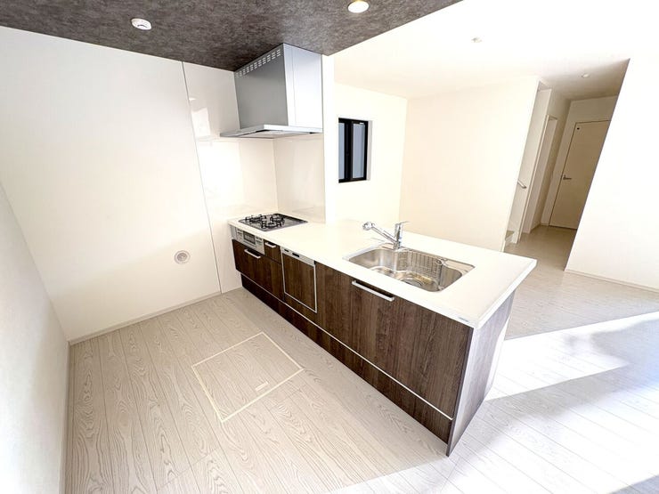 キッチン 同仕様
使い勝手の良いシステムキッチン♪
家族の様子を見守りながらお料理ができます♪