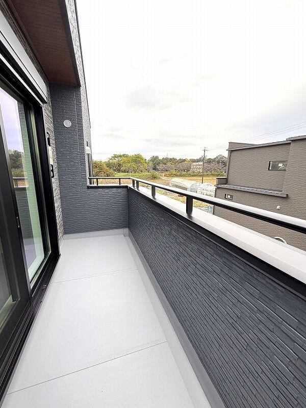 南向きのバルコニー♪太陽の光いっぱい浴びた洗濯物が気持ちがいいですね。