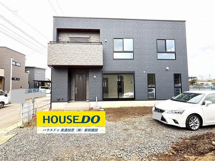 【外観】
外構工事中ですがご案内可能です♪