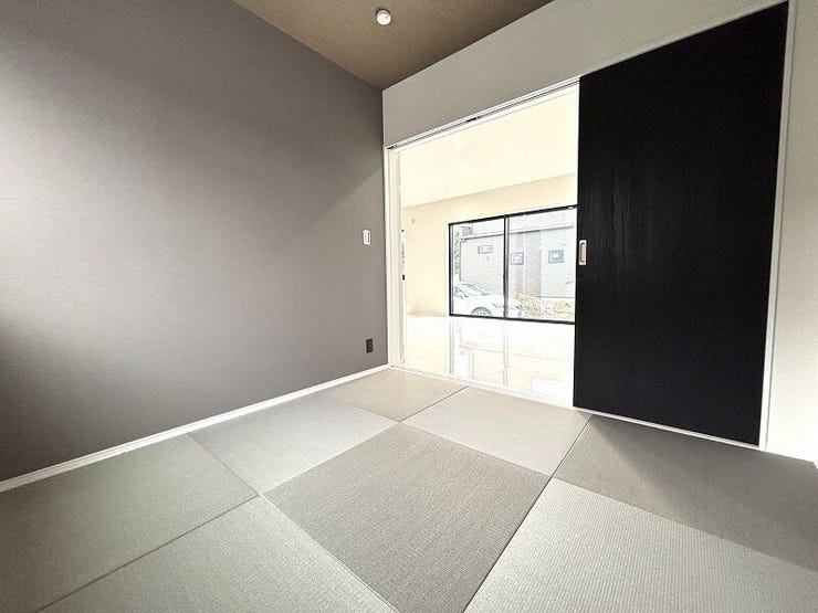 リビングから目が届く和室は、お子様の遊び部屋・お昼寝スペースとして使うのもオススメです♪