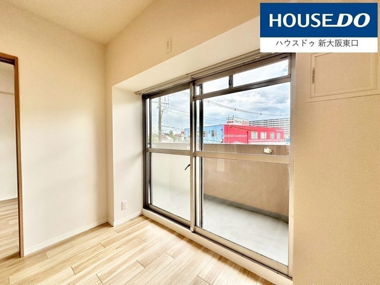 窓は重ためのしっかりしたものが。
静穏性、気密性も高いです。