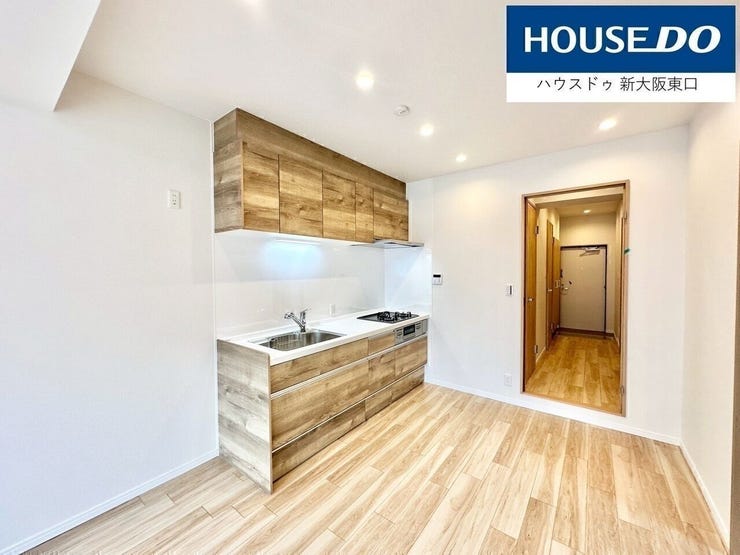 キッチンの上部にはダウンライトを新設。
お手元たいへん明るいです。