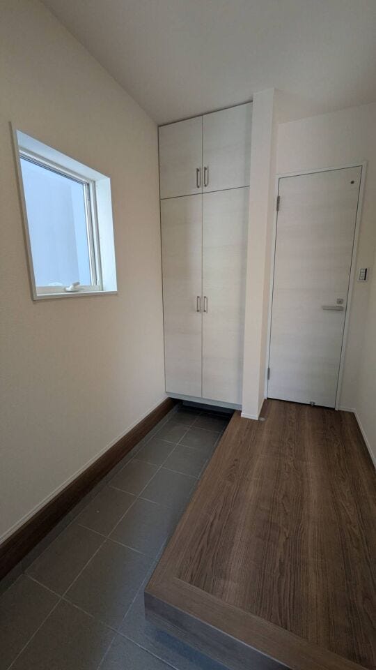 ◆L字型玄関でお出かけ時もスムーズ!