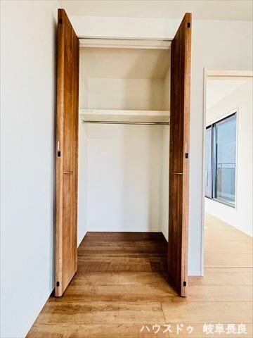 ≪6帖西側洋室≫
部屋ごとに設けた収納は住みやすさへのこだわり。