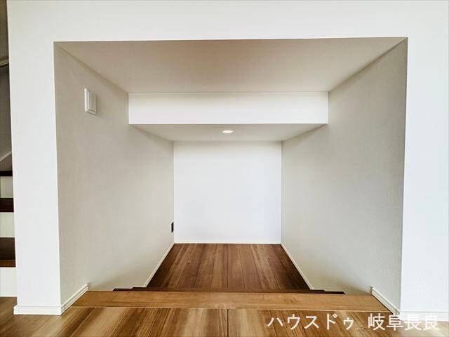 ≪ダウンフロア≫
スキップフロアで生まれた段差の下部は、収納スペースとして無駄なく活用できます。