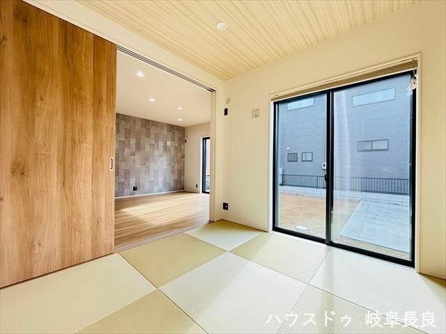 ≪4.5帖≫
LDKと繋げて利用でき、普段はキッズスペースや家事スペースとして活用できます。急な来客時には客間としても便利です。