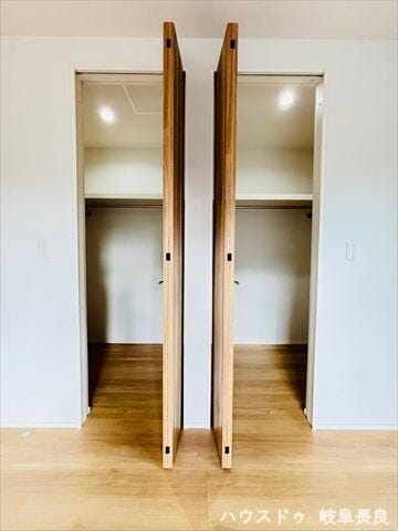 ≪8帖洋室≫
ウォークインクローゼットが2つあり、荷物の多い方でも安心ですね♪