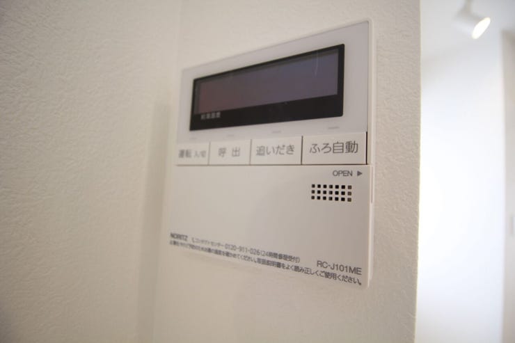 【給湯器リモコン】キッチンからお風呂のお湯張りが出来て便利です。