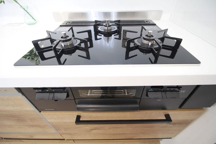 【3口コンロ】毎日料理をする方やたくさんの量を作る必要がある方々にとっては必須条件ですね!