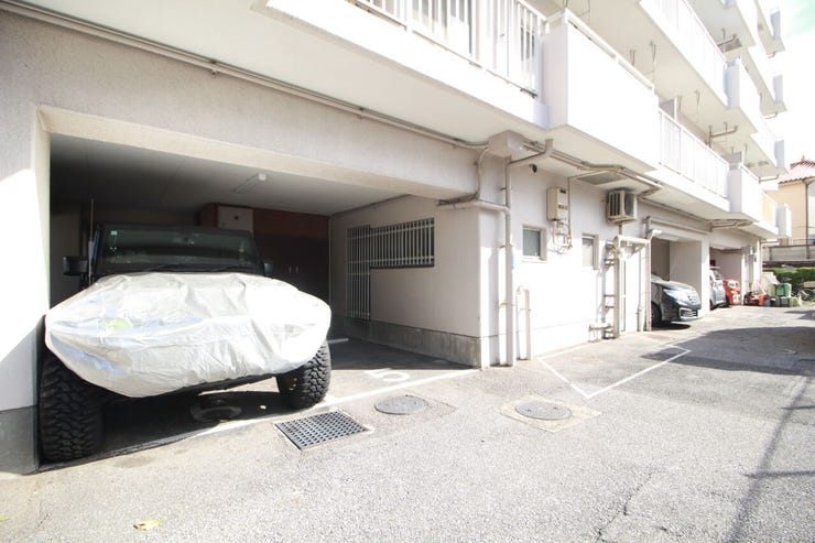 敷地内にカースペースがあれば、お出かけやお買い物の際の搬入出もらくらくです。