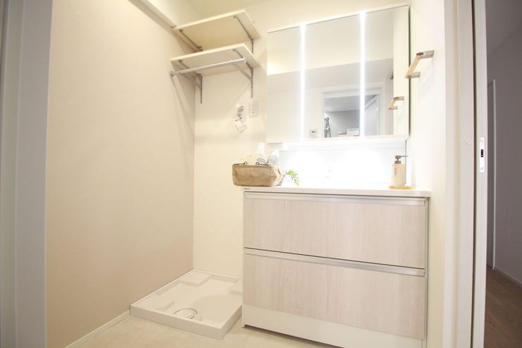 広々とした洗面所!水回りが一か所に固められているため、家事動線も良好です♪