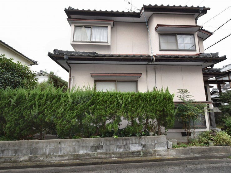 外観を東側より撮影