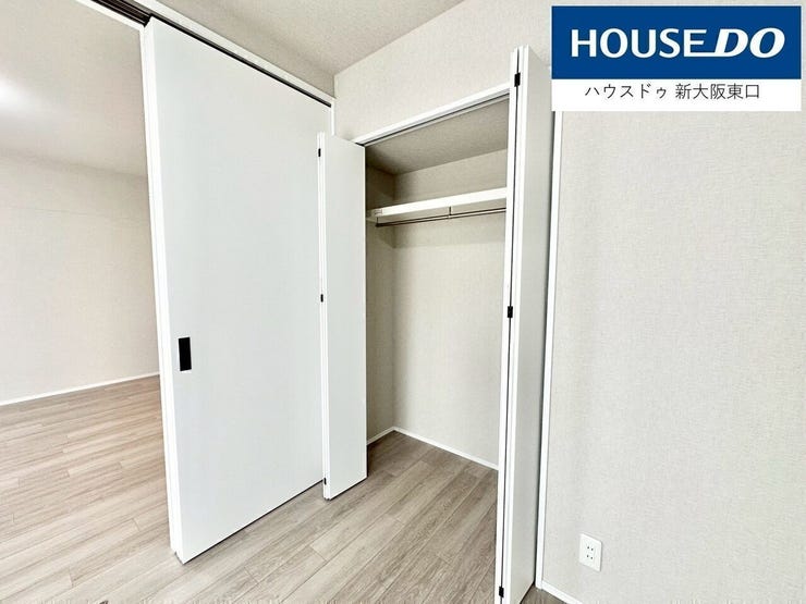 収納は奥行たっぷり。
たくさんのお荷物が入りそうです。