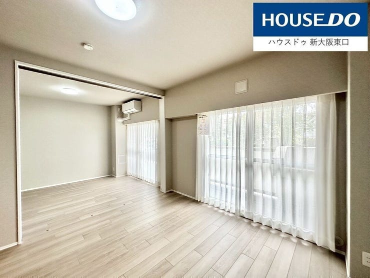 天井が高く、白を基調とした内装のため、とても広く感じられます。