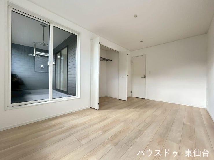 バルコニーにつながるこちらの洋室は7.5帖!