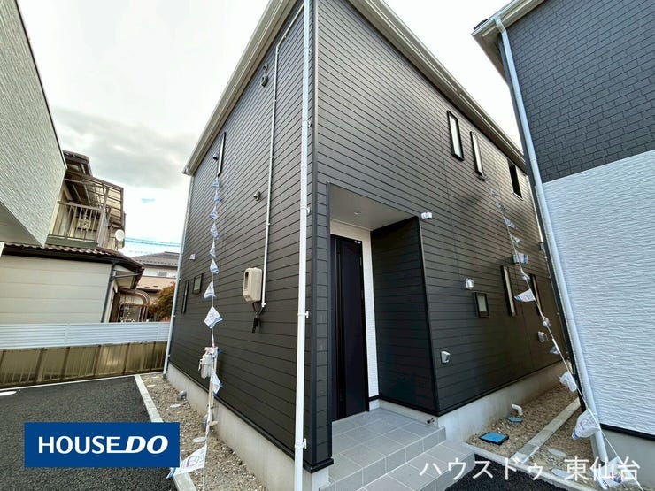 【外観】
小中学校徒歩10分圏内♪
制震装置「SAFE365」設置の地震に強い家!