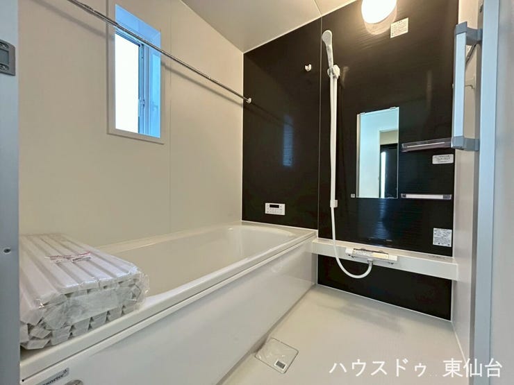 広々ゆったりとしたバスタブで一日の疲れも癒されます。