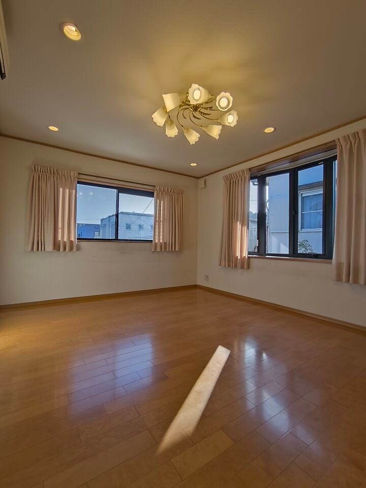 日当り良好の洋室!
明るい空間となっております。