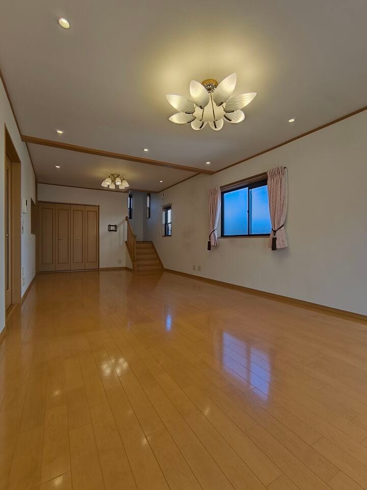 優しい色合いの室内です。
統一感があり、空間がより広く感じられます。