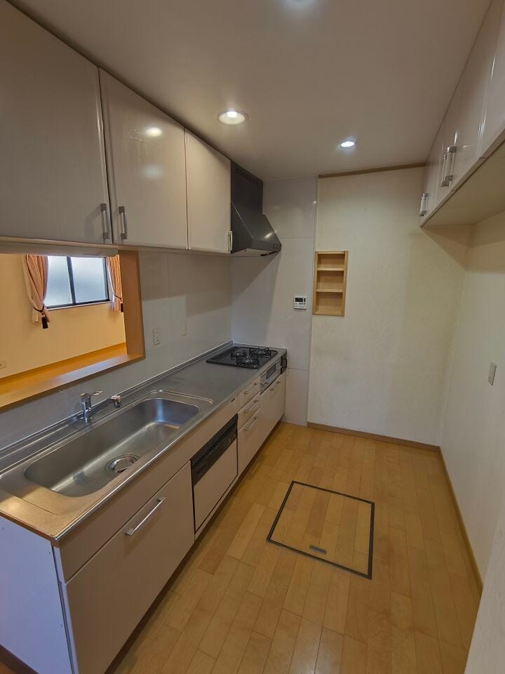 カウンターキッチンなので、お料理をしながらリビングを見渡すことができます◎